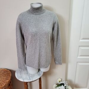 Elegant Cashmere Gray Turtleneck Sweater Large
